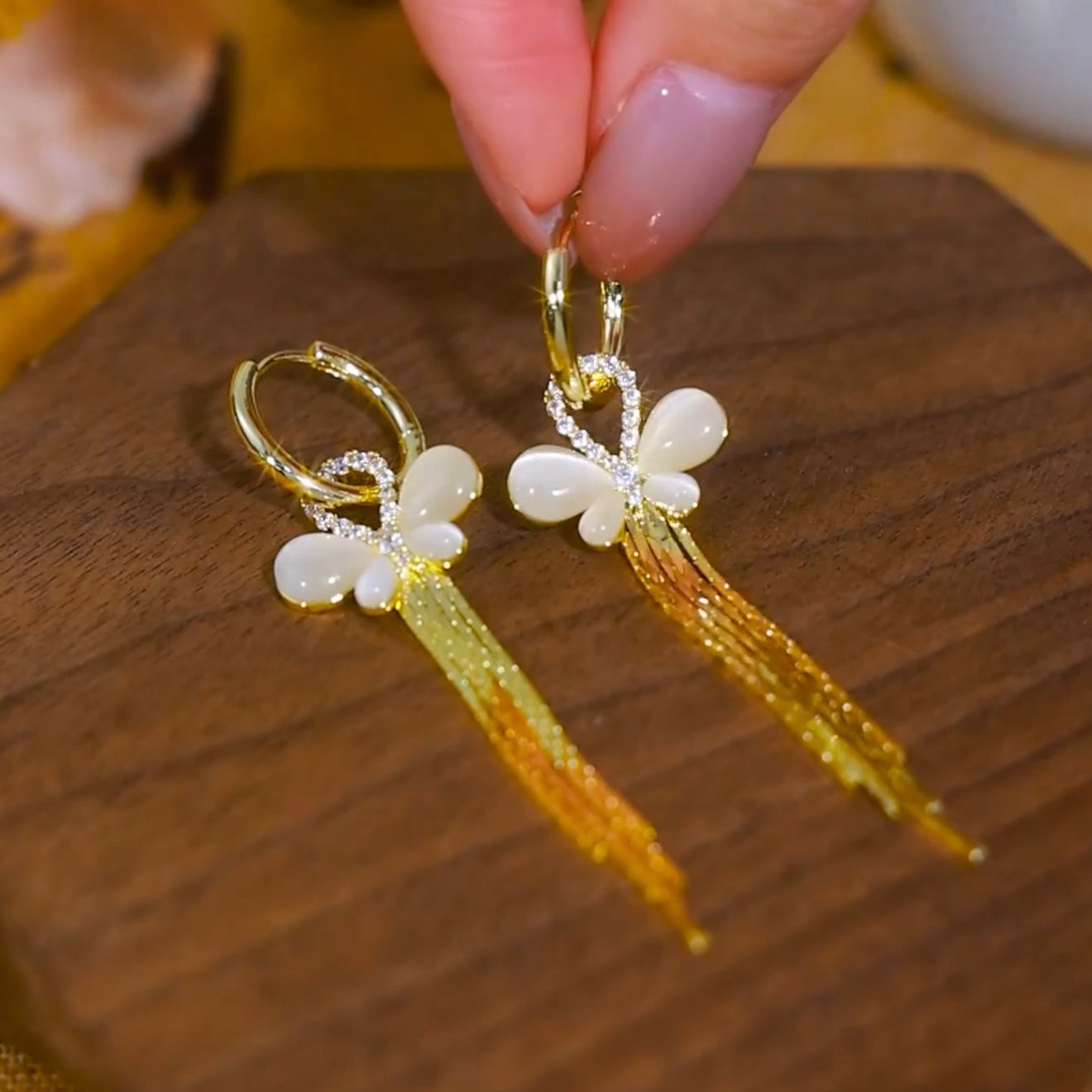 Design Simple Cat'S Eye Butterfly Tassel Long Earrings