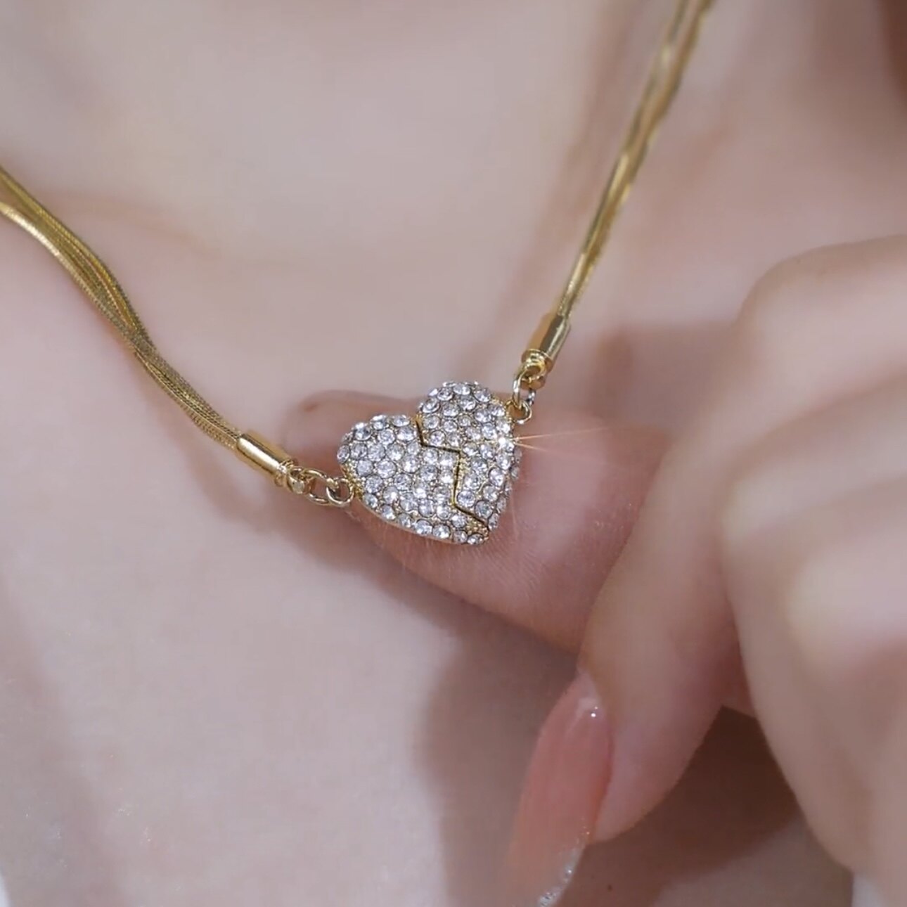 Magnetic Heart Necklace for Women – Elegant Full Pavé Crystal Heart Pendant with Hematite Accent Jewelry