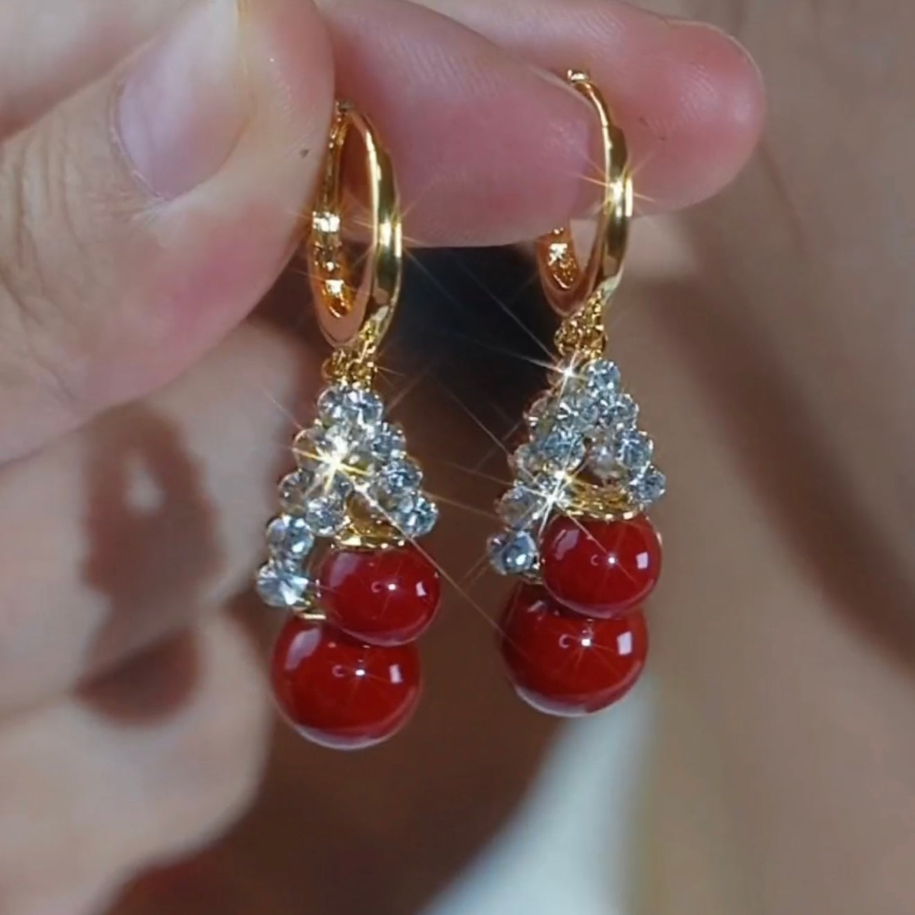 Fashionable And Elegant Diamond-Studded Red Pearl Earrings