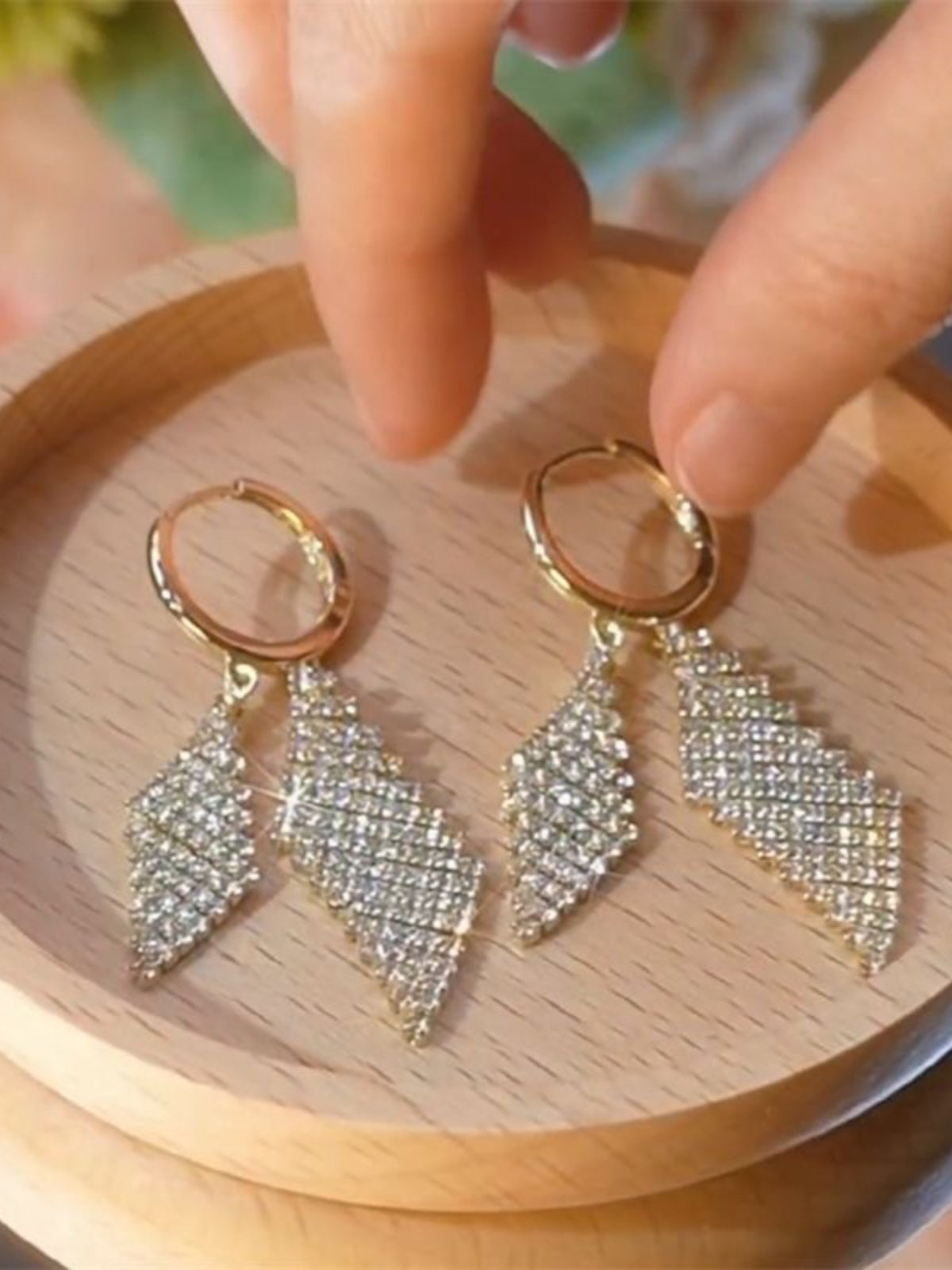 Fashionable Super Shiny Diamond Earrings For Women