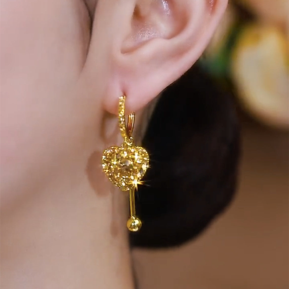 Design Full Diamond Sweet Golden Heart Tassel Earrings for Women