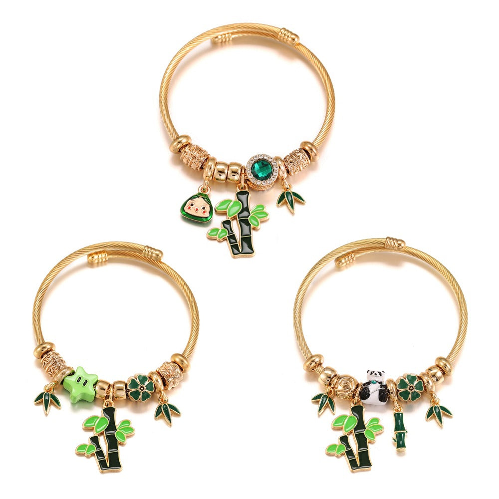 Offenes Armband aus goldenem Edelstahl mit grünem Reisknödel-Bambus-Anhänger