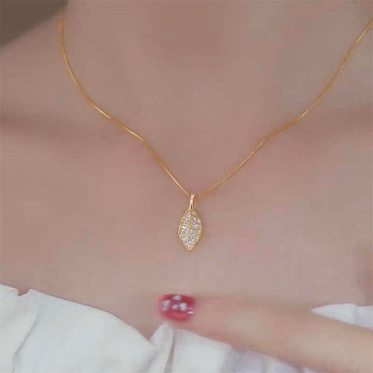 Light Luxury, Niche, and Sophisticated Leaf Choker Necklace for Women