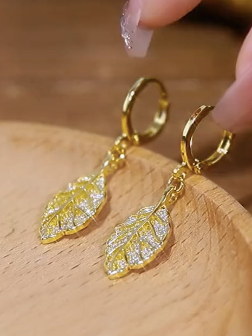 Exquisitos y versátiles pendientes de hoja de circón