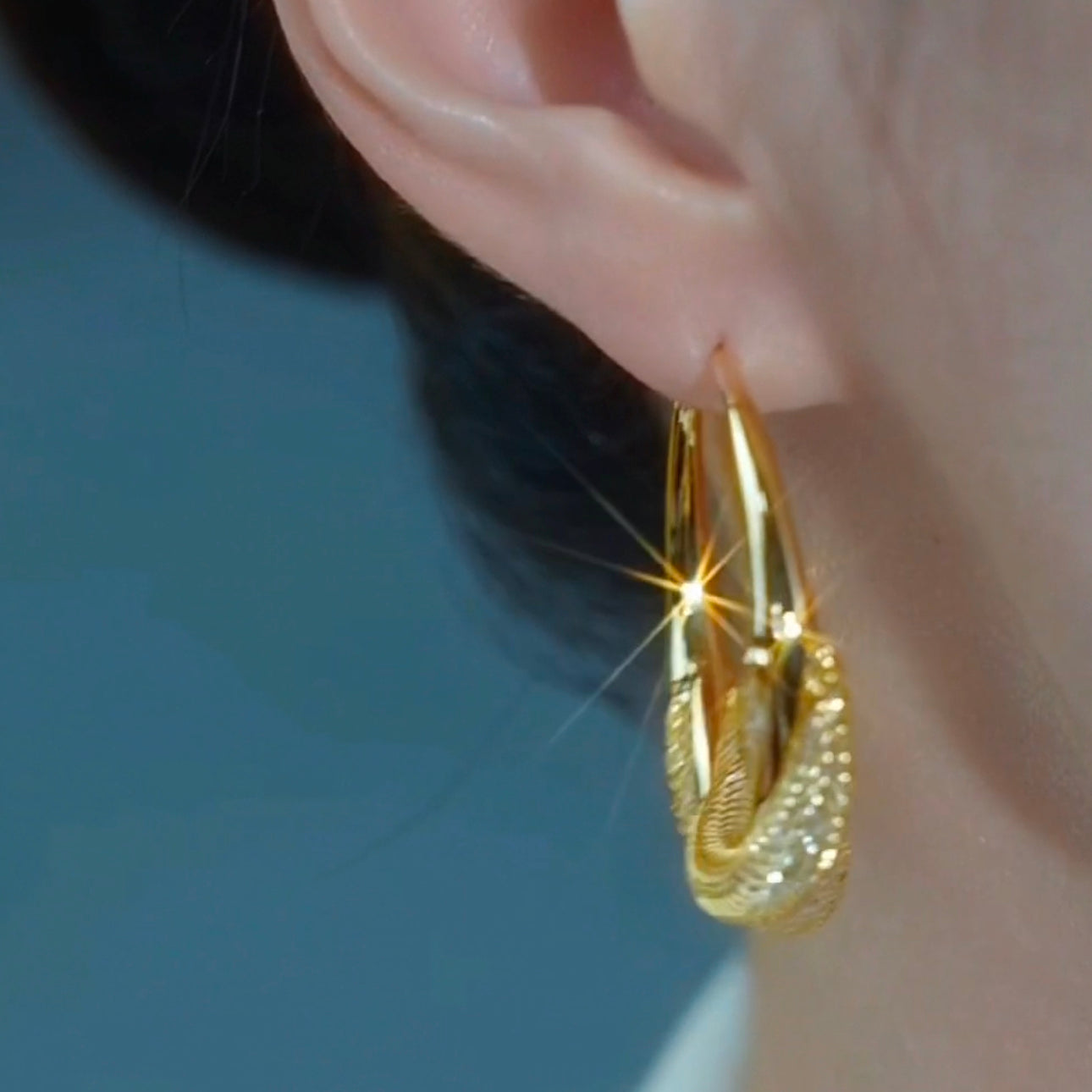 Fashionable And Elegant Golden Hollow Earrings For Women