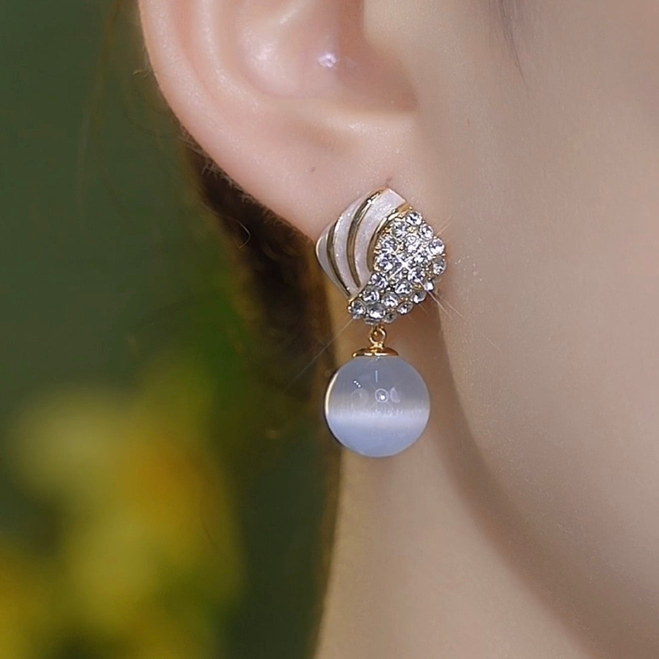 Elegant S925 Silver Cat’s Eye & Rhinestone Earrings for Women – Hypoallergenic Sparkling Fashion Jewelry