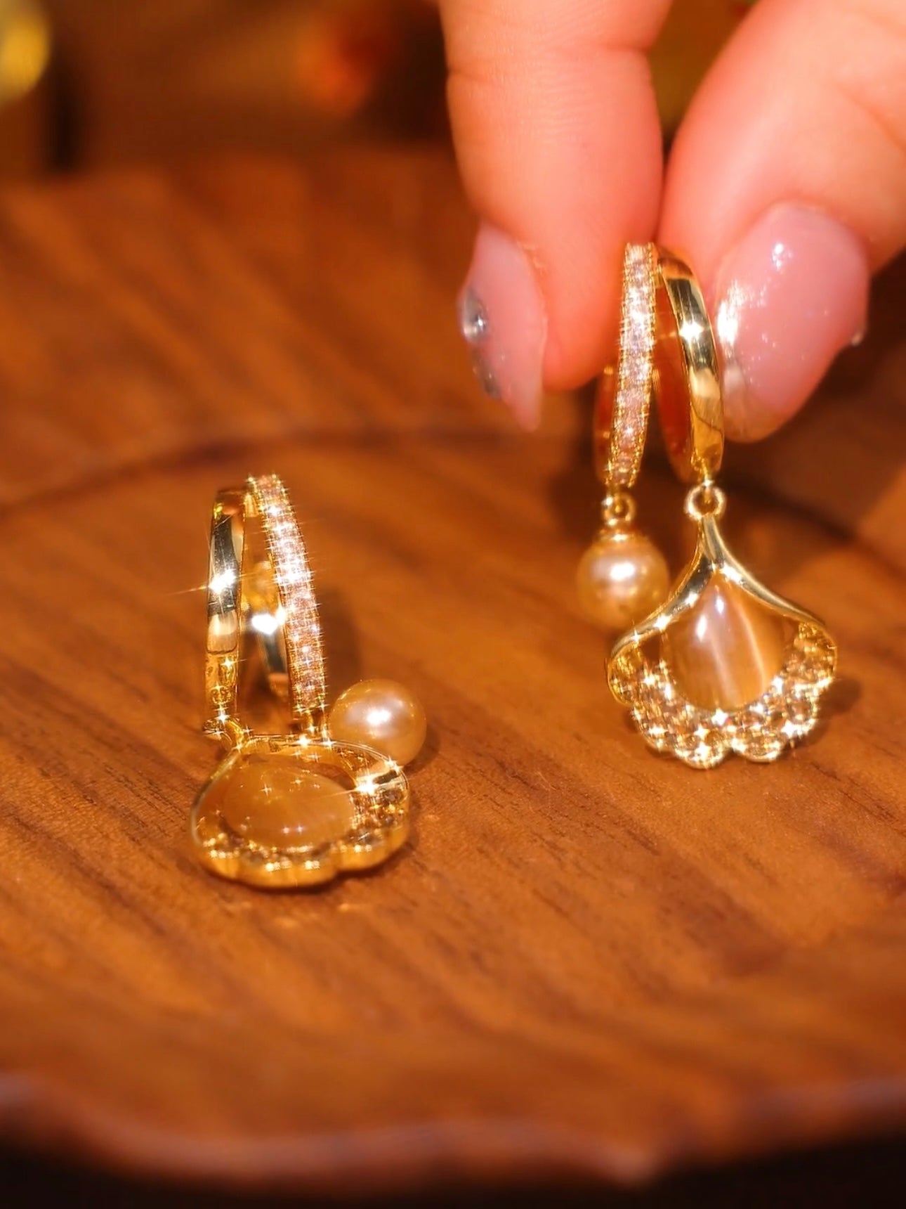 Pendientes de perla con hoja de ginkgo y piedra de ojo de gato para mujer