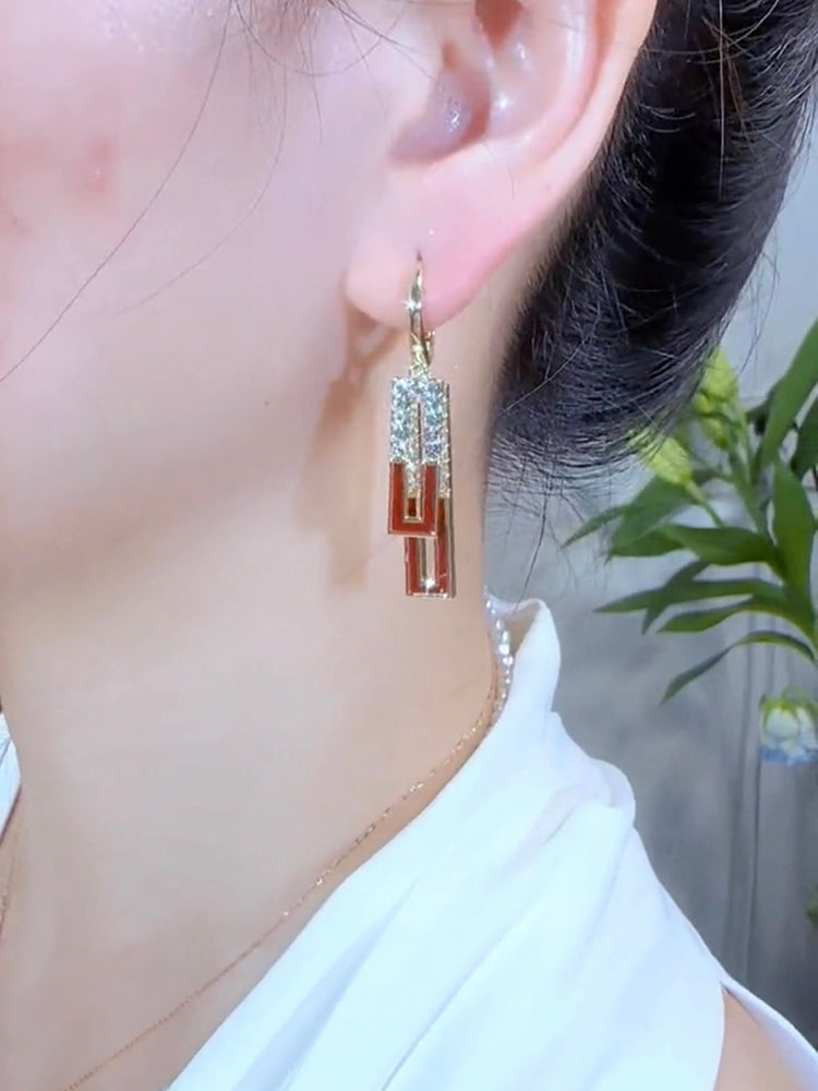 Pendientes geométricos de diamantes con esmalte rojo estilo retro