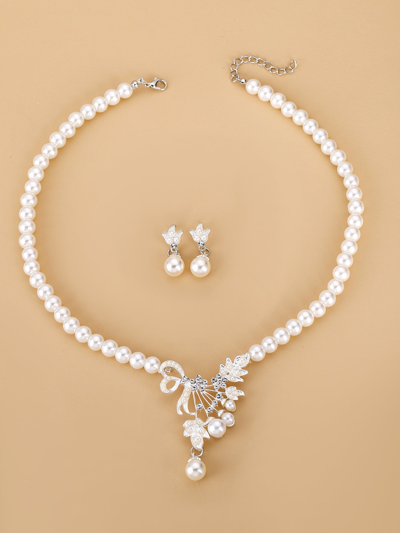 Women's Fashion Temperament Alloy Teardrop Shape Flower Pearl Necklace Earring Set