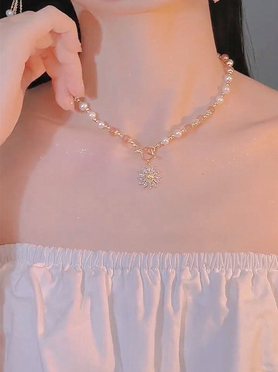 Fashionable Natural Freshwater Pearl Necklace Flower Crystal Clavicle Chain