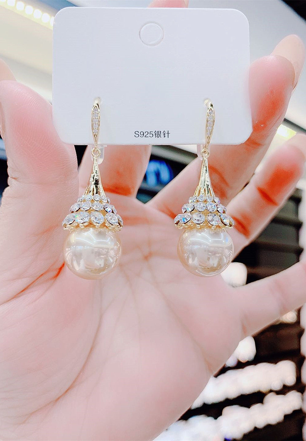 Pendientes de perlas de alta gama y pendientes elegantes