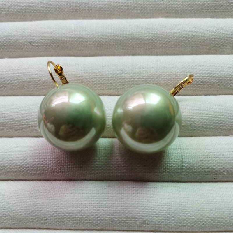Retro-Style Green Pearl Earrings with a Unique Design