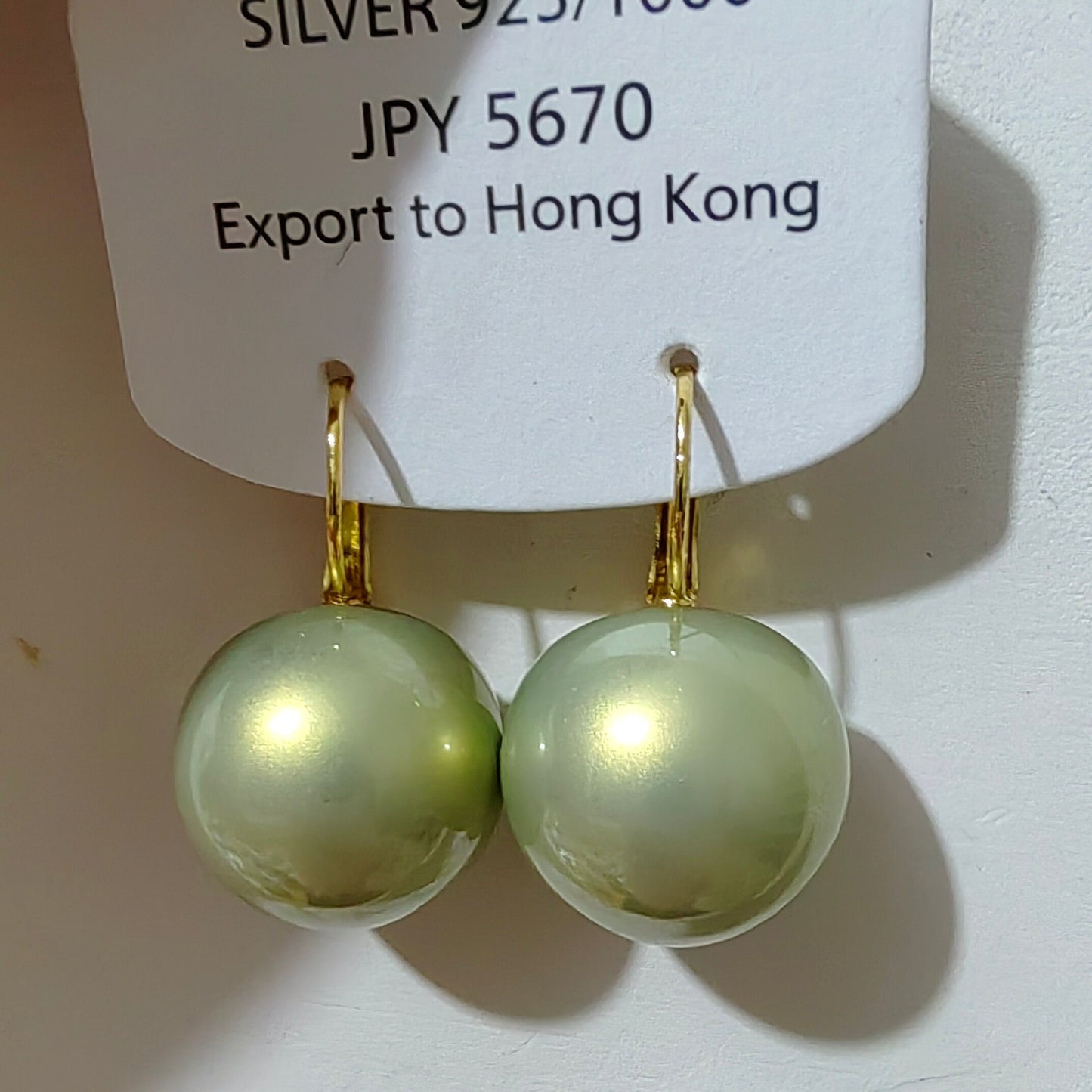 Retro-Style Green Pearl Earrings with a Unique Design