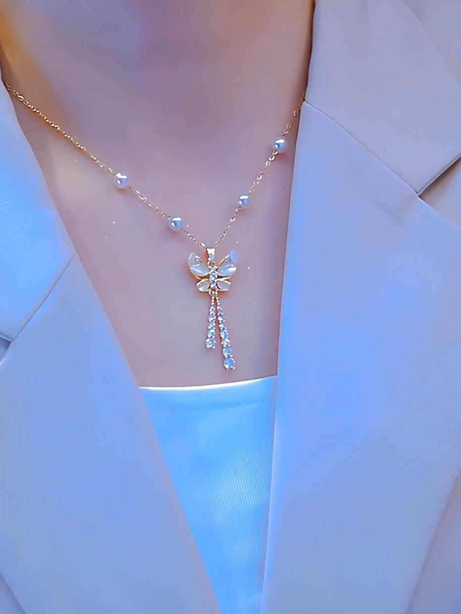 Temperament Light Luxury Butterfly Pearl Necklace Women's Collarbone Chain Necklace