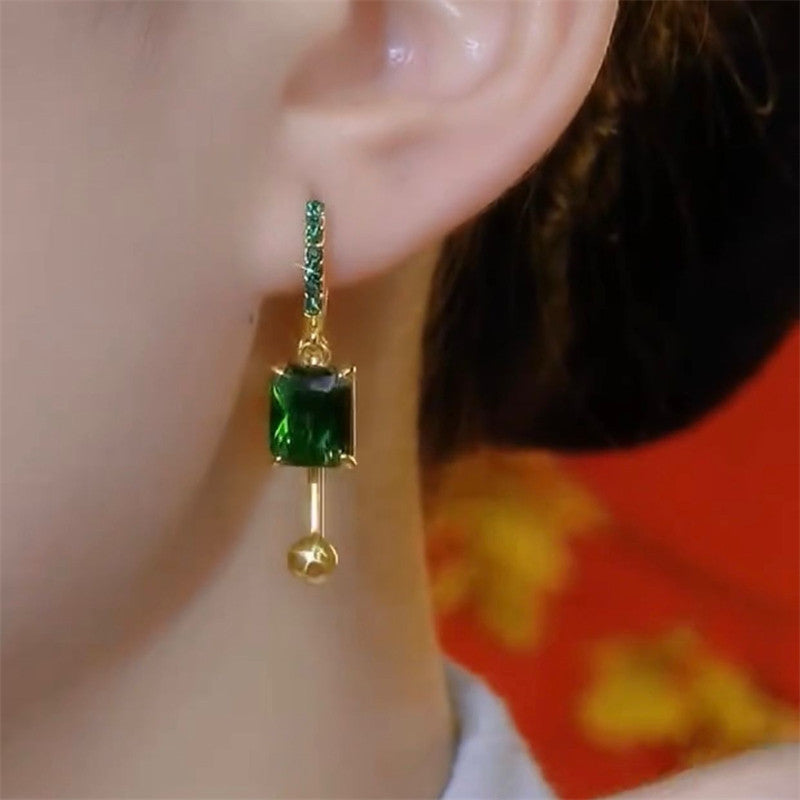 Elegant Green Crystal Geometric Earrings – Luxury Minimalist Statement Ear Clips for Women