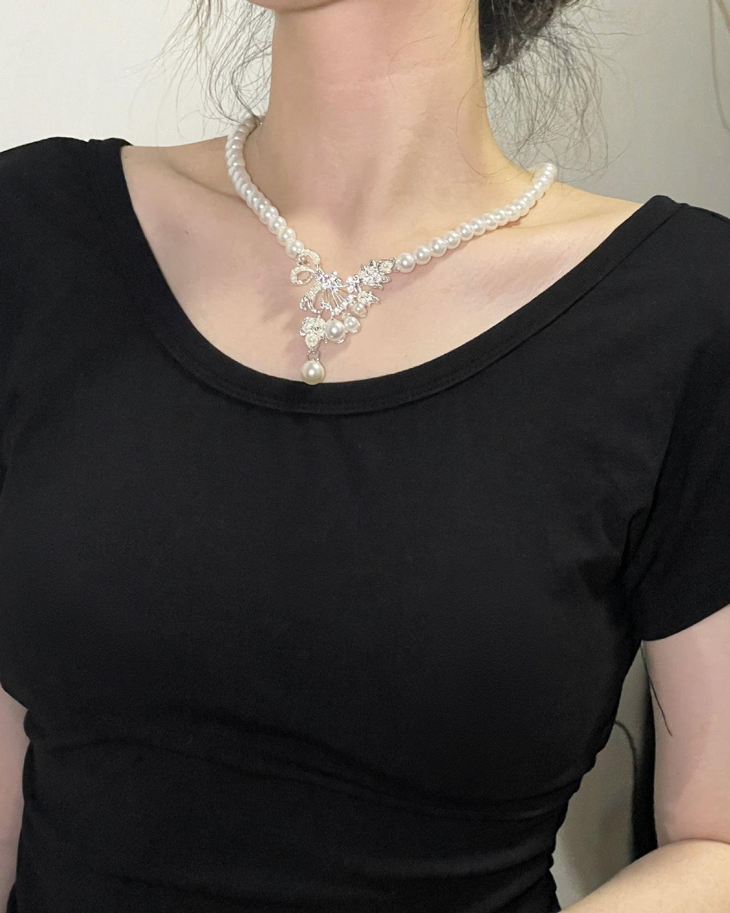 Women's Fashion Temperament Alloy Teardrop Shape Flower Pearl Necklace Earring Set