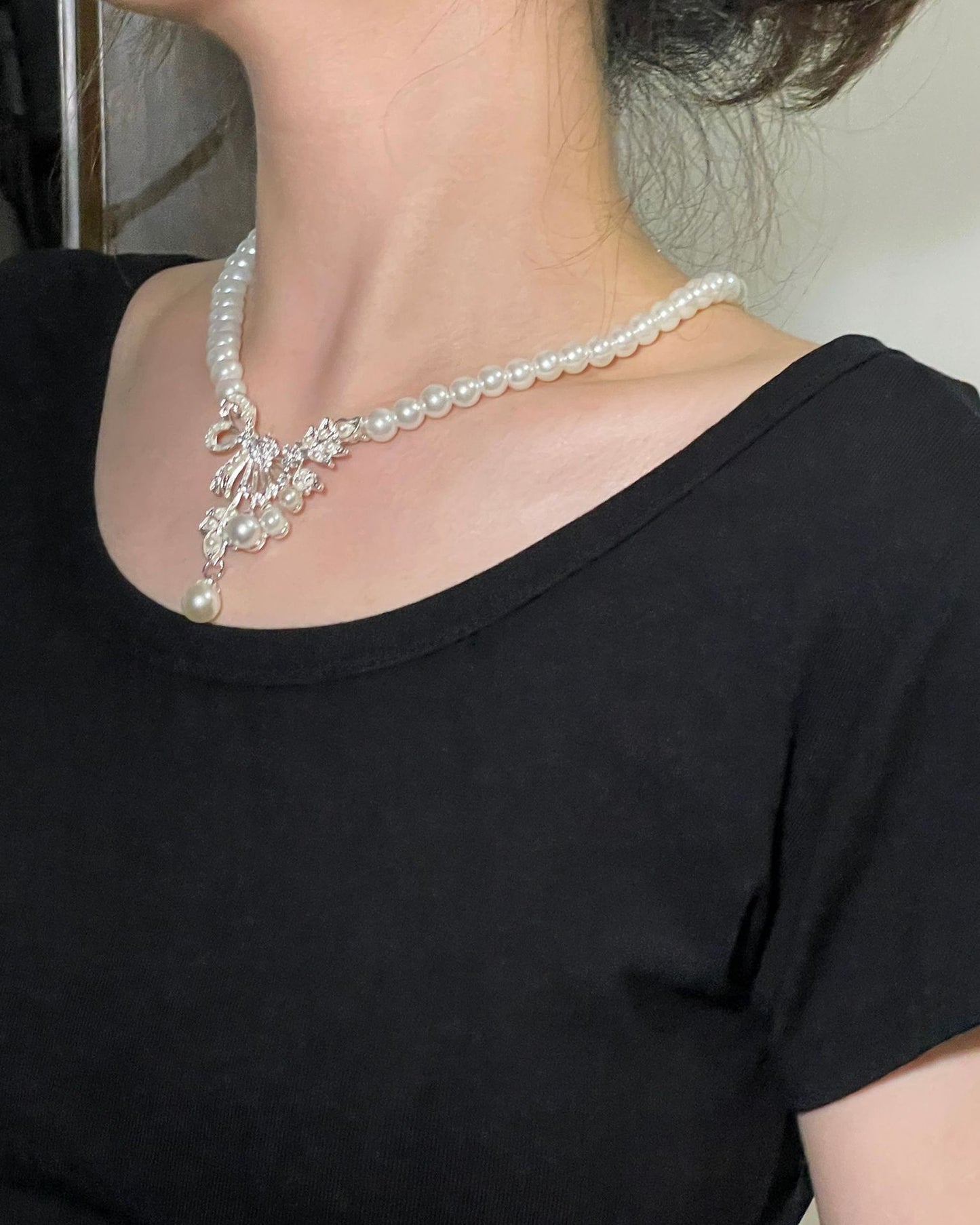 Women's Fashion Temperament Alloy Teardrop Shape Flower Pearl Necklace Earring Set