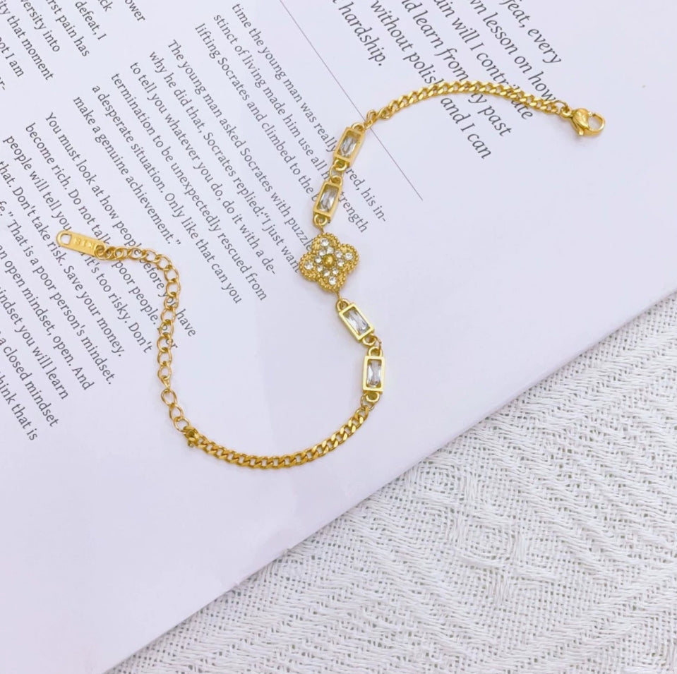 Simple Four-leaf Flower Zircon Women's Bracelet