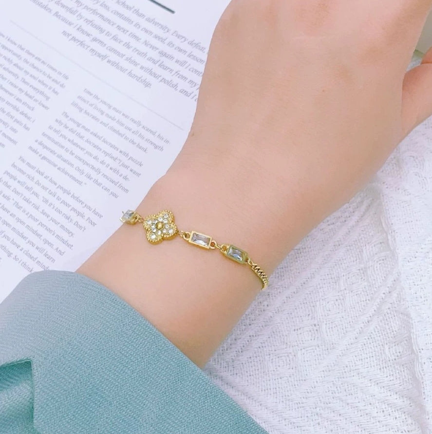 Simple Four-leaf Flower Zircon Women's Bracelet