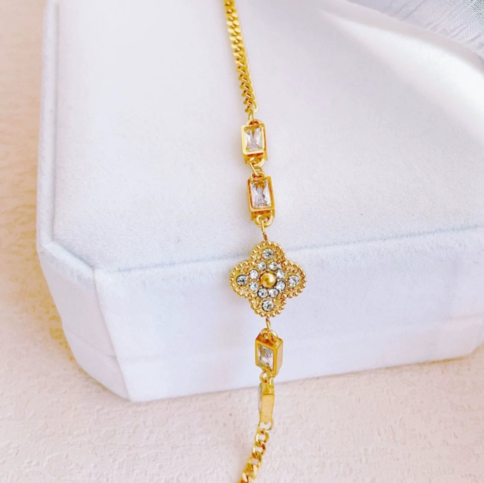 Simple Four-leaf Flower Zircon Women's Bracelet