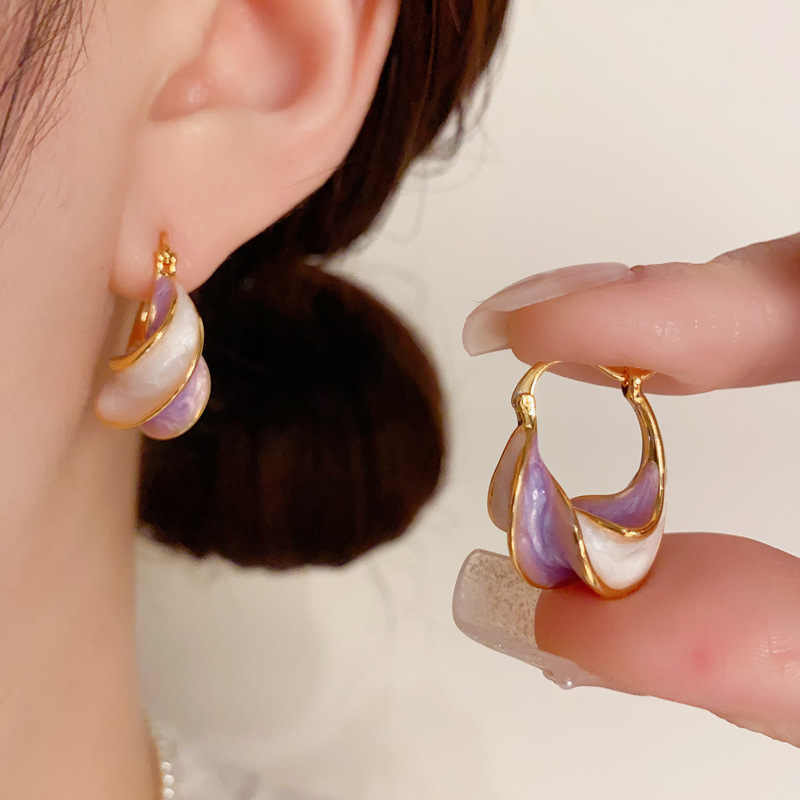 Fashionable And Versatile French Gentle Temperament Oil Drip Spiral Earrings