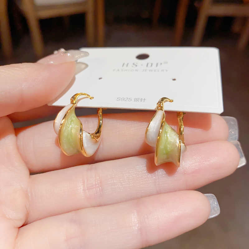 Fashionable And Versatile French Gentle Temperament Oil Drip Spiral Earrings