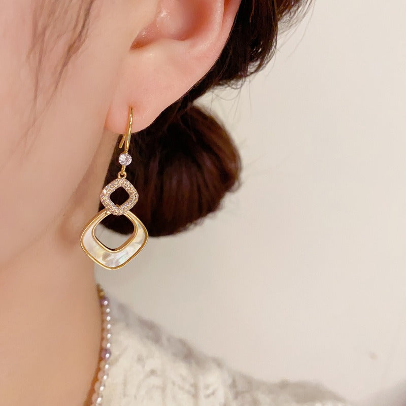 Fashionable Design Exquisite Zircon Shell Diamond Tassel Earrings for Women