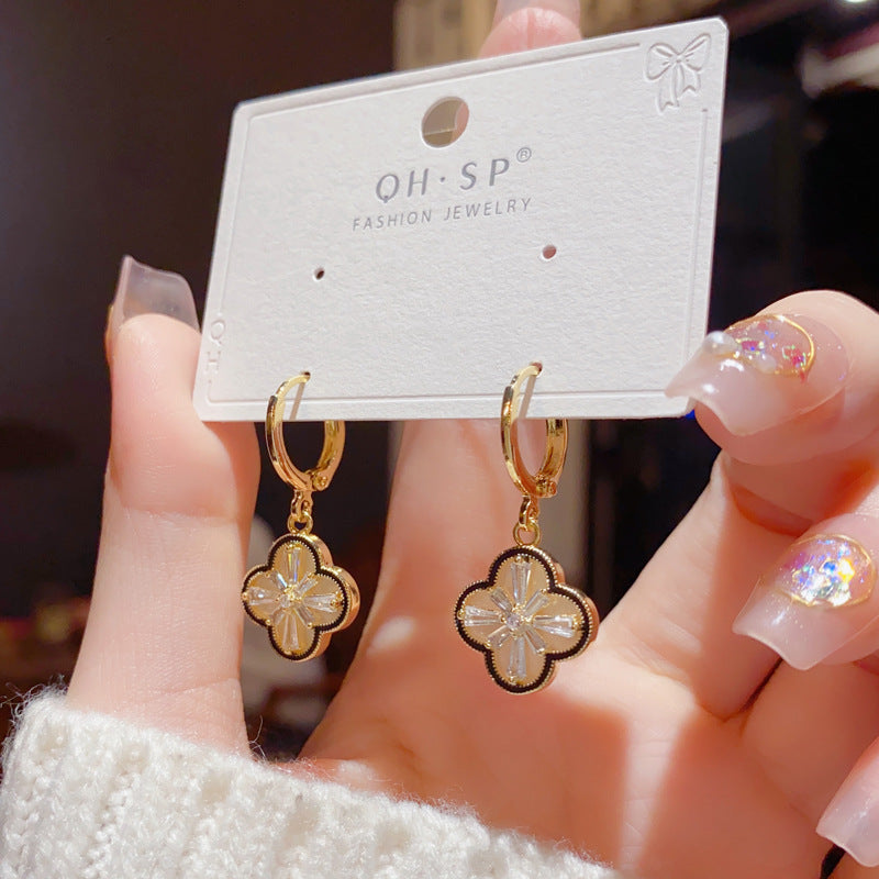 Fashionable And Elegant Four-Leaf Flower Earrings For Women